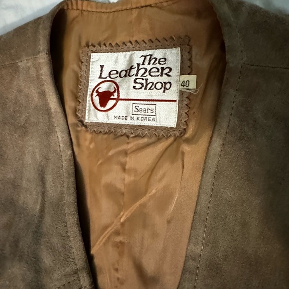 Sears “The Leather shop” men’s brown suede vest size 40 - Picture 2 of 3